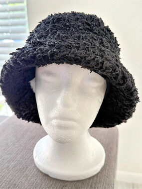 Y2K Nine West Black Borg Teddy Bucket Hat